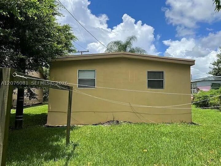 Property Photo:  418 S Cocoanut Rd  FL 33476 