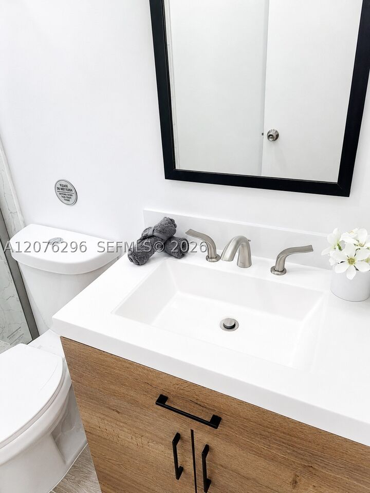 Property Photo: 1723 Wiley St N FL 33020