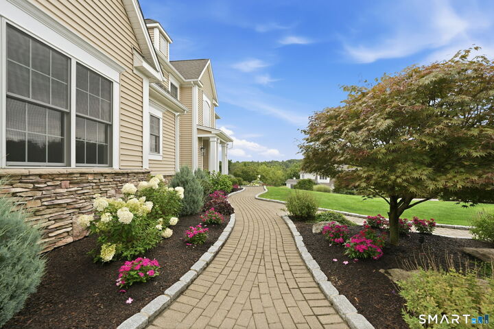 Property Photo: 17 Paxton Way CT 06033