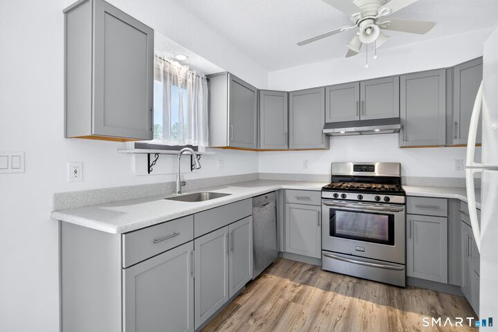 Property Photo: 496 Woodward Avenue 4 CT 06512
