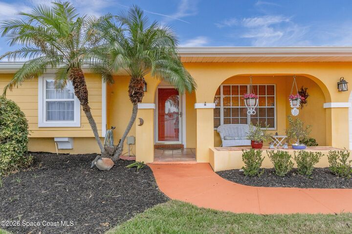 Property Photo: 889 Vance Circle NE FL 32905