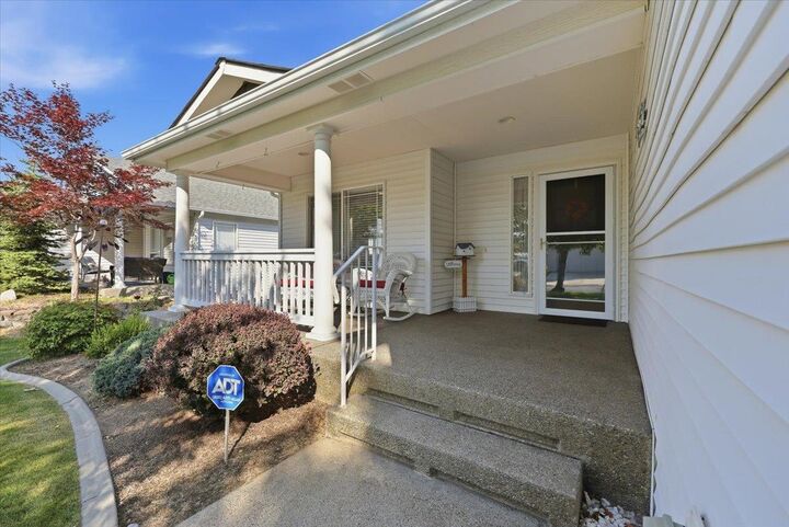 Property Photo: 22915 E Eaglebend Ln WA 99019