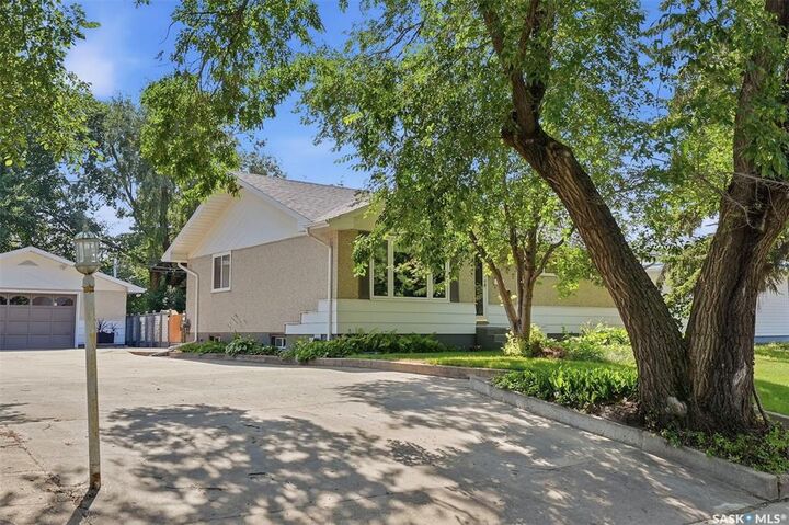 Property Photo: 767 22nd Street E SK S6V 1N9