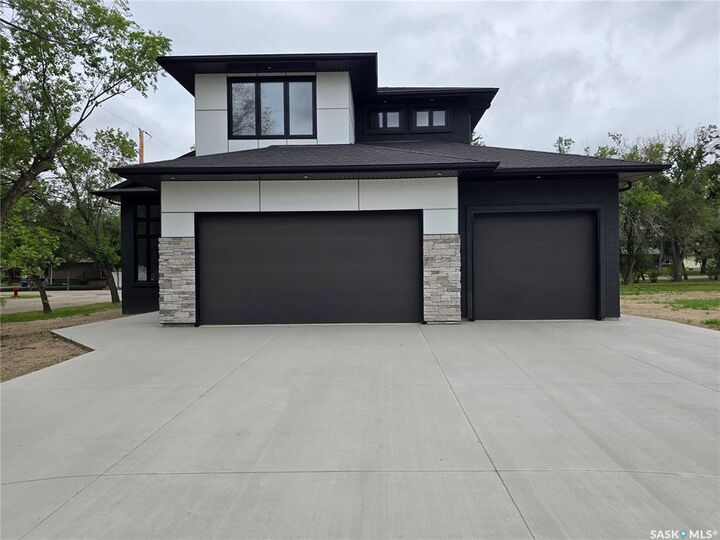 Property Photo: 3 Kenney Crescent SK S4H 0K5