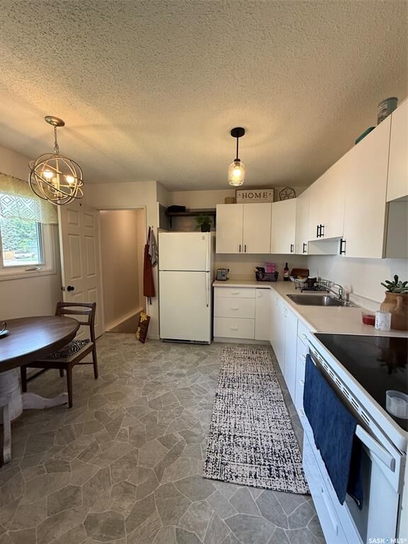 Property Photo:  504 4th Street W  SK S0K 4W0 