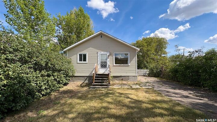 647 Robinson Street — photo 1