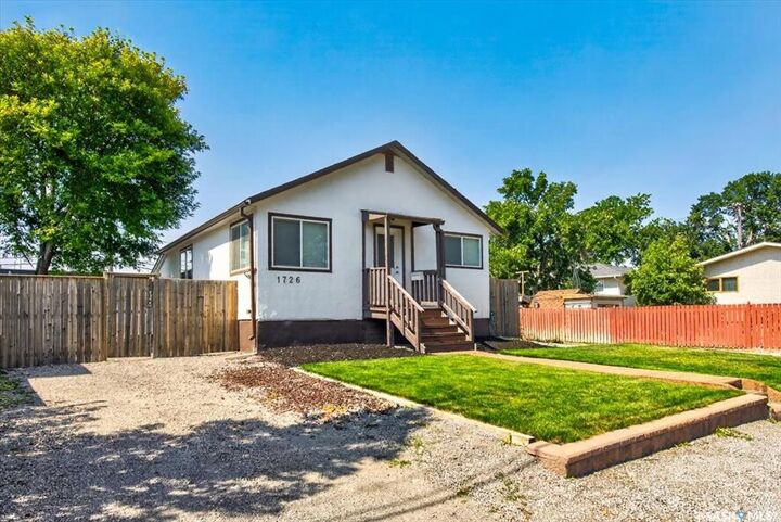 Property Photo:  1726 Rothwell Street  SK S4N 2B9 