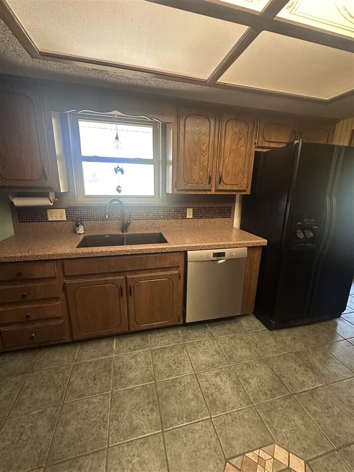 Property Photo:  319 N Shady Lane  OK 74023 