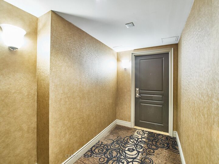 Property Photo: 140 Simcoe Street 809 ON M5H 4E9
