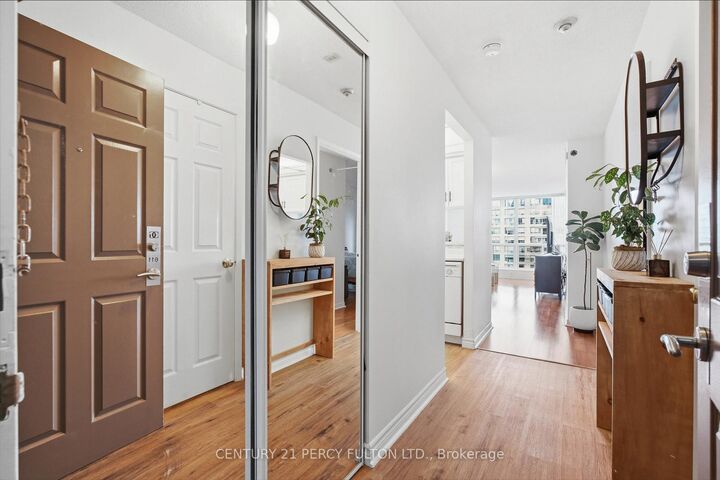 Photo de la propriété: 309 Major Mackenzie Avenue 611 ON L4V 9Y5
