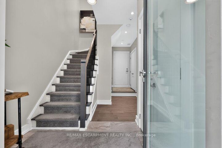 Property Photo: 21 Godfreys Lane ON L5H 2T1