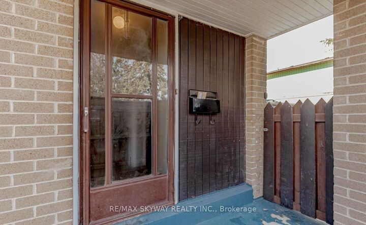 Property Photo: 3 Hercules Court ON L6S 1X6