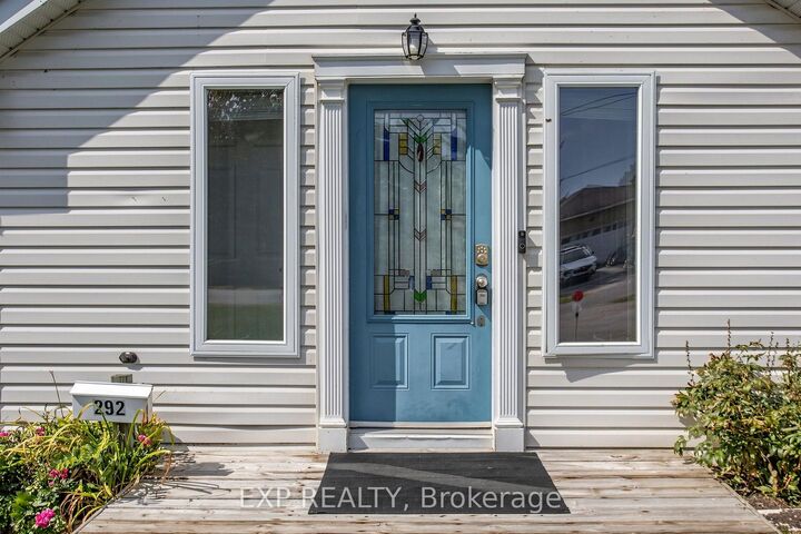 Property Photo:  292 Hollywood Drive  ON L4P 2Z8 