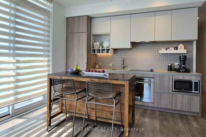 Property Photo: 950 Portage Parkway 3509 ON L4K 0J7