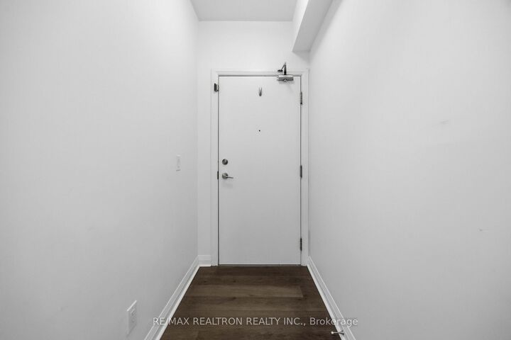 Property Photo: 55 Oneida Crescent 1904 ON L4B 0E8