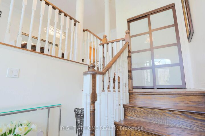 Property Photo: 11 Littleriver Court ON L6A 0K4