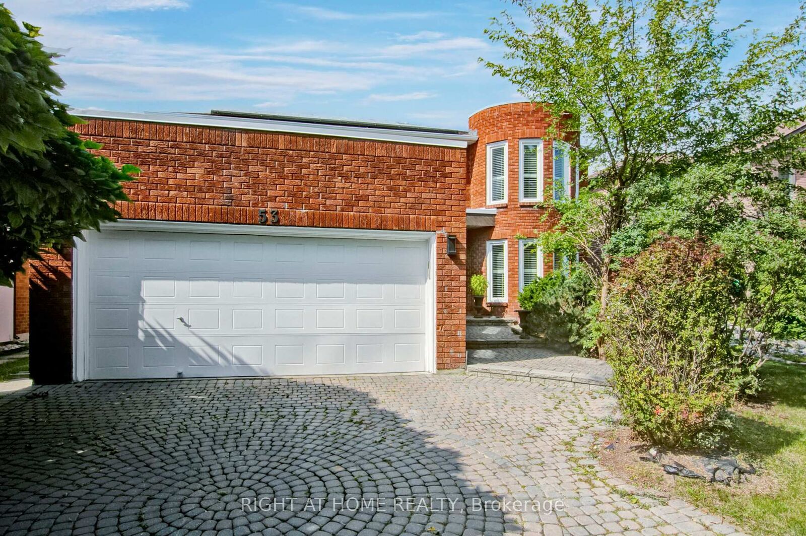 Property Photo:  53 Waltham Crescent  ON L4B 1Z3 