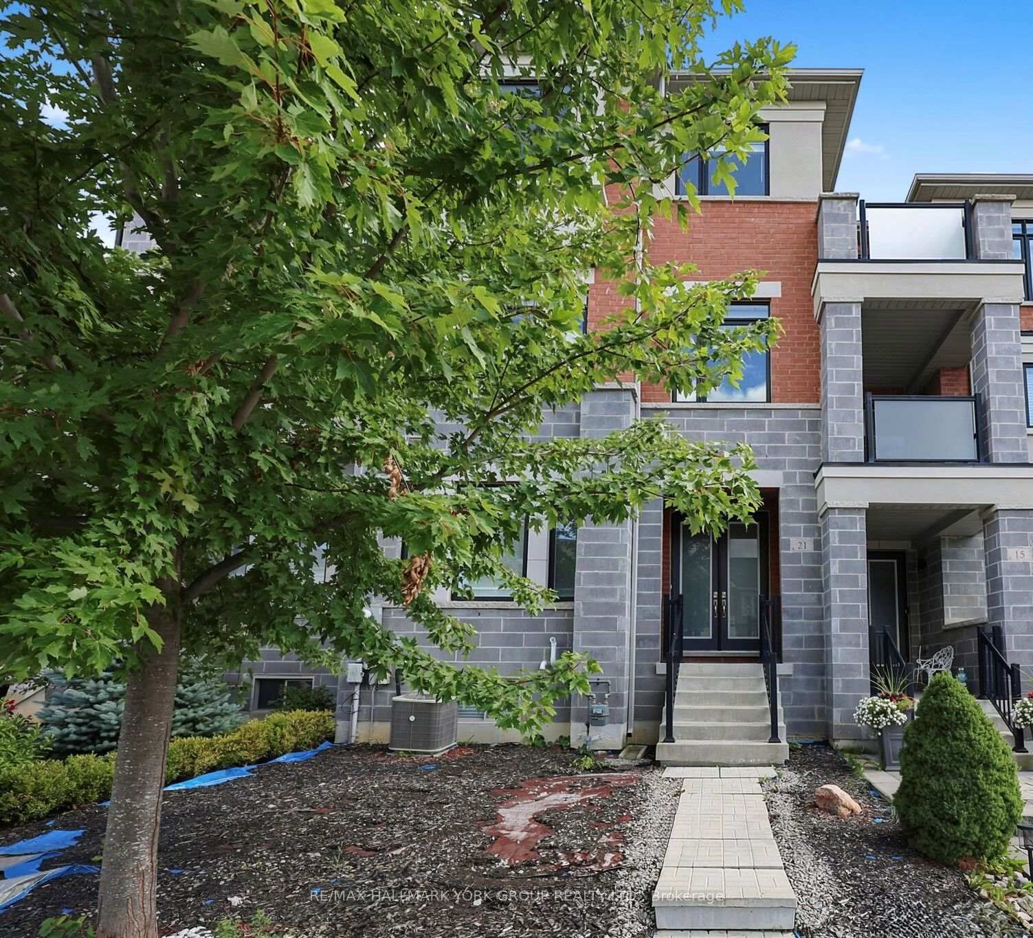 Property Photo:  21 Sparks Street  ON L4G 0Z9 
