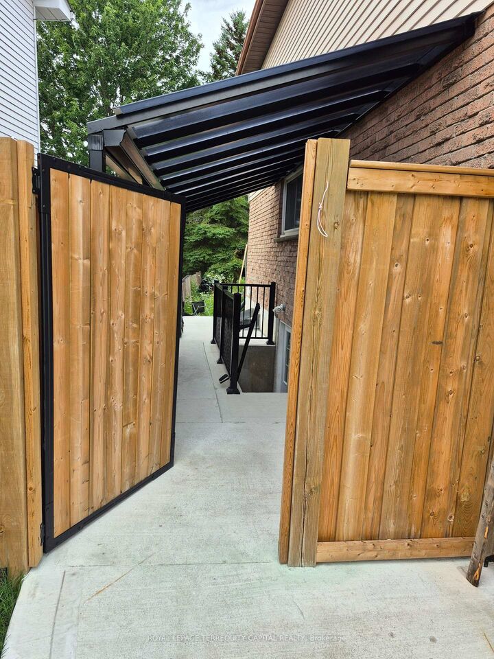 Property Photo:  58 Carlson Drive Lower  ON L3Y 6A9 