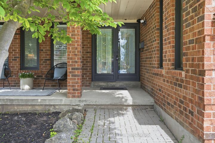 Property Photo: 94 Roxana Avenue ON L4L 3Y8