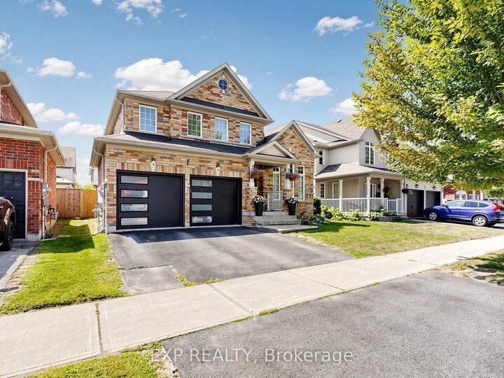 Property Photo: 9 Carness Crescent ON L4P 0B6