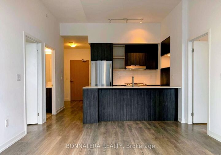 Property Photo: 2520 Eglinton Avenue W 1801 ON L5M 0Y2
