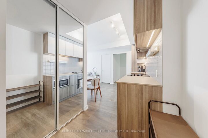 Property Photo:  5 Buttermill Avenue 4912  ON L4K 0J5 
