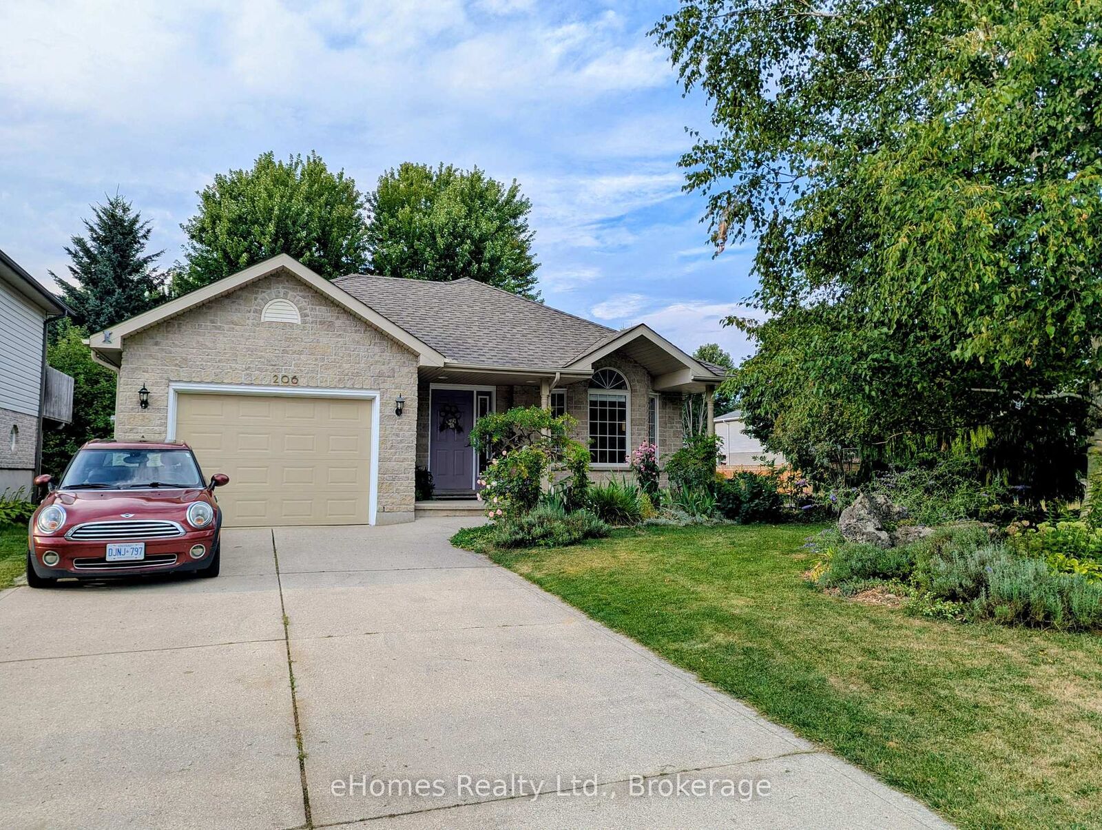 Property Photo: 206 2nd A Street W ON N4K 6X3