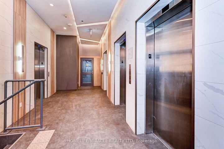 Property Photo:  60 Frederick Street 1213  ON N2C 0H7 