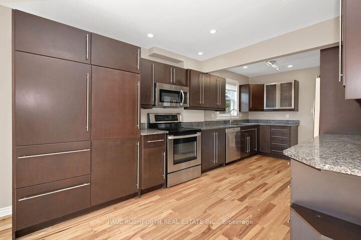 Property Photo:  1072 Richard Avenue  ON K1H 8C4 