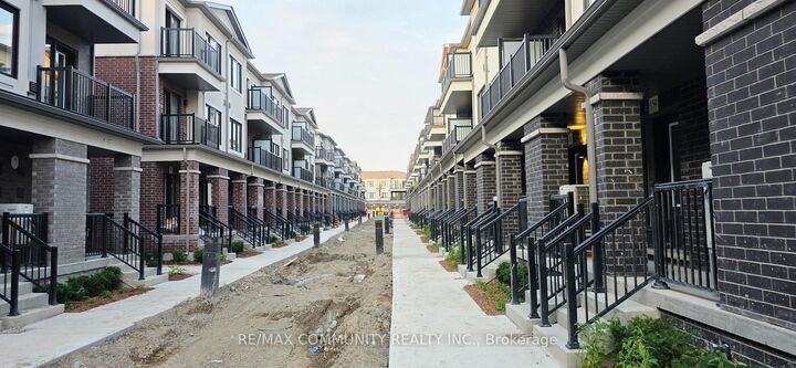 Property Photo:  158 Matawin Lane 105  ON L4B 0H7 