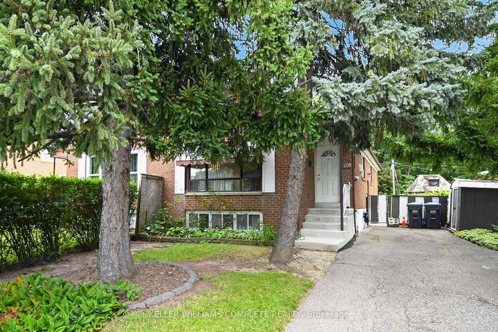 Property Photo: 3239 Queen Frederica Drive ON L4Y 2Z9