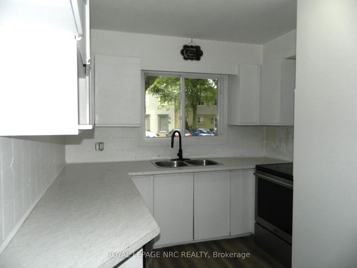 Property Photo: 65 Dorchester Boulevard 53 ON L2M 7T8