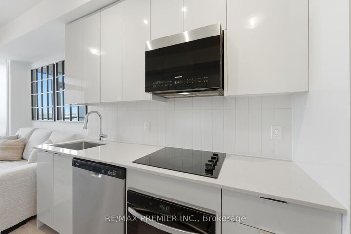 Property Photo:  10 Abeja Street 1512  ON L4K 0R4 