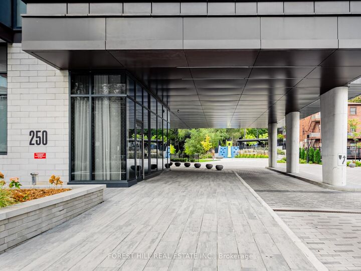 Property Photo: 250 Lawrence Avenue W 810 ON M5M 1B2