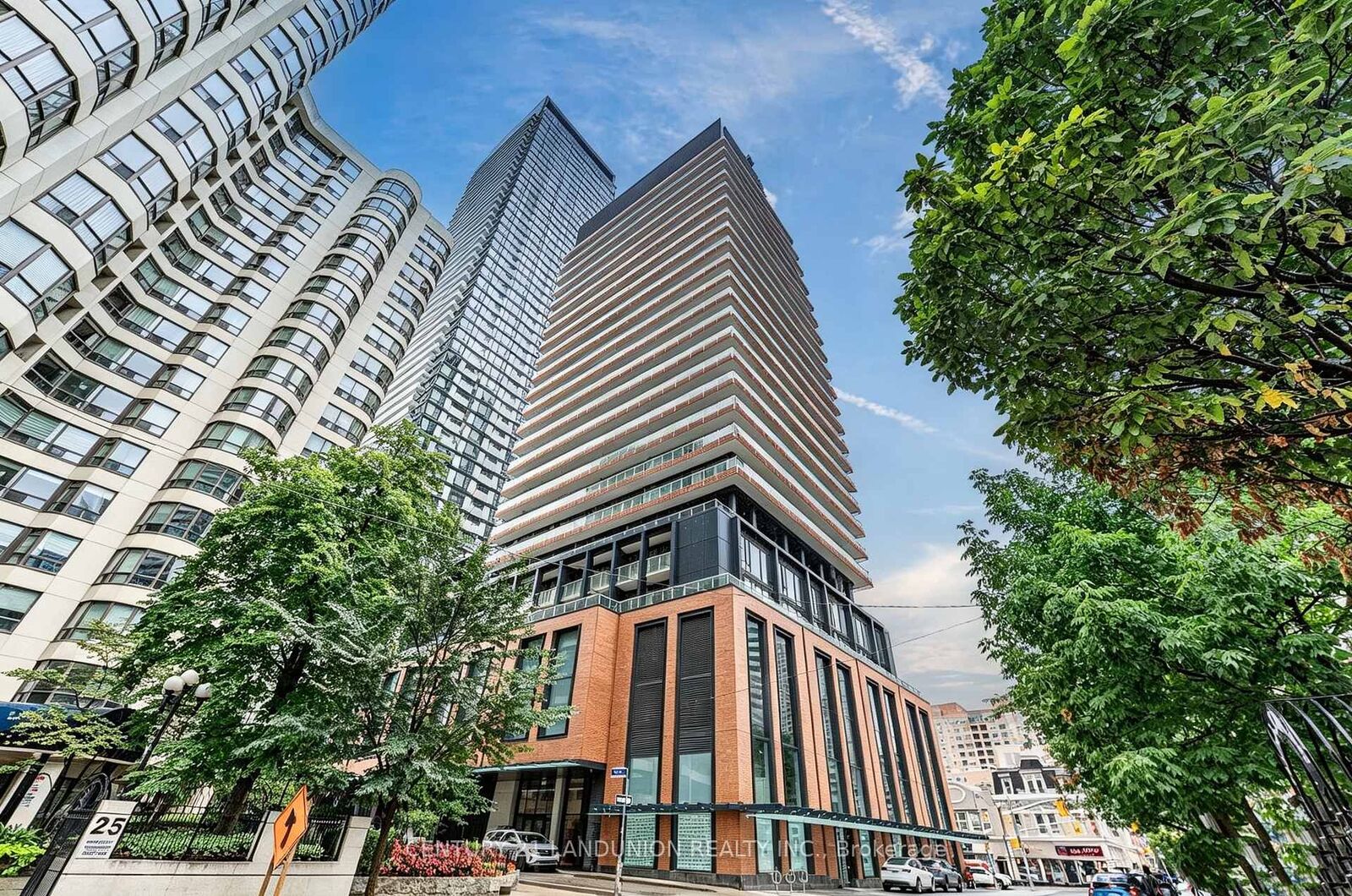 Property Photo: 18 Maitland Terrace 1808 ON M4Y 0H2