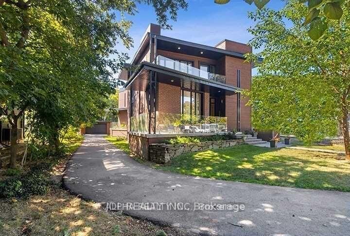 Property Photo:  1436 Haig Boulevard  ON L5E 2N1 