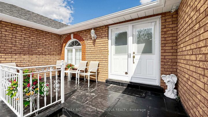 Property Photo: 11 Devonridge Crescent ON M1C 5A5