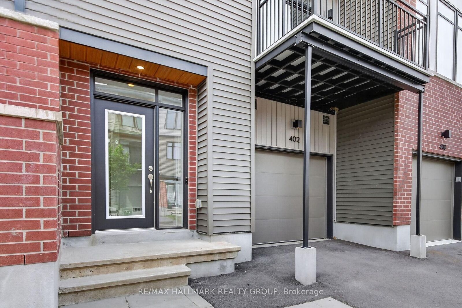 Property Photo:  402 Jewelwing Private  ON K1X 0M7 
