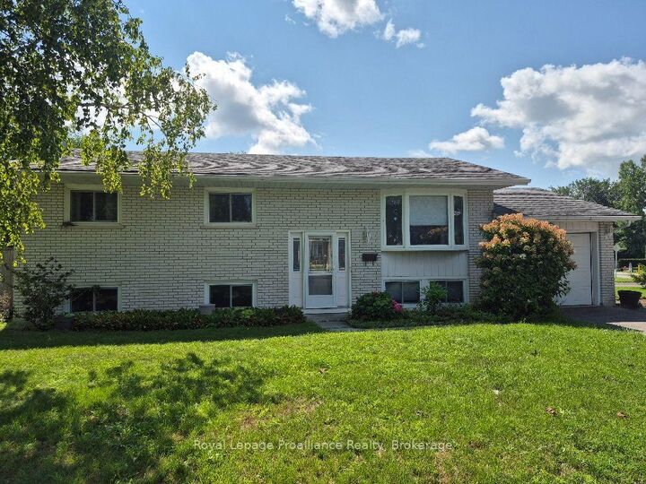Property Photo:  4 O'Neil Crescent  ON K8V 5Y6 