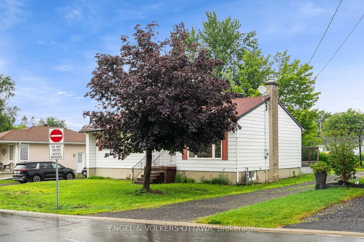 Property Photo:  871 Notre Dame Street  ON K4K 1G3 
