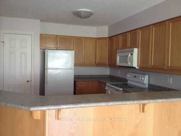 Property Photo:  505 Blue Jay Drive 25  ON N5X 4K7 
