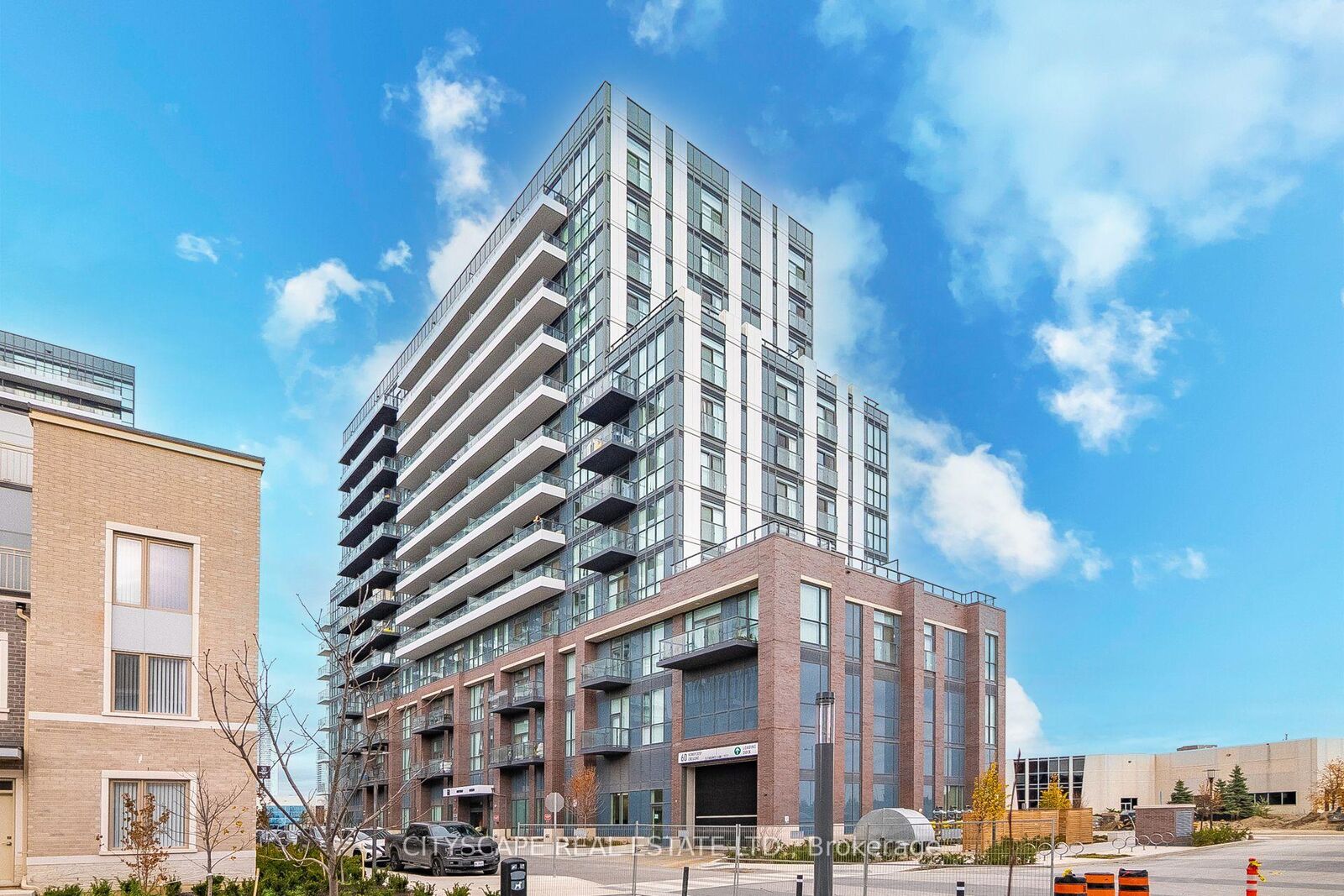 Property Photo:  60 Honeycrisp Crescent 210  ON L4K 0N5 