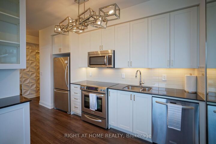 Property Photo: 18 Graydon Hall Drive 1509 ON M3A 2Z9