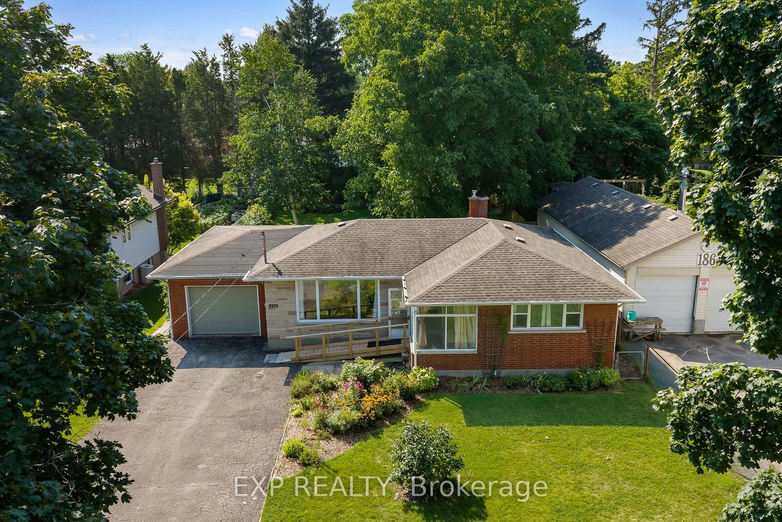 Photo de la propriété:  186A Lakeshore Road  ON L2N 2V3 