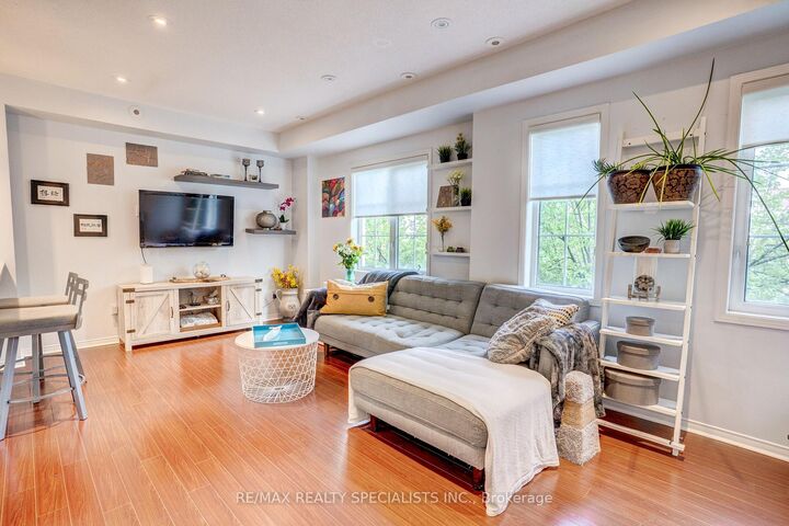 Property Photo: 615 Shoreline Drive 11 ON L5B 4K4