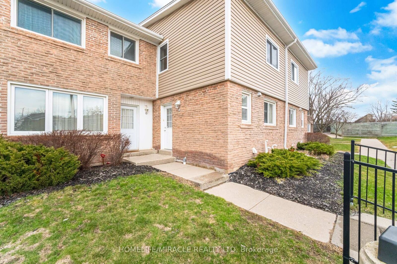 Property Photo: 50 Westmount Road 20 ON N2M 1R5