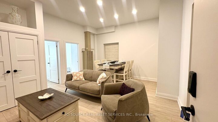 Property Photo:  754 Queen Street E 1  ON M4M 1H4 