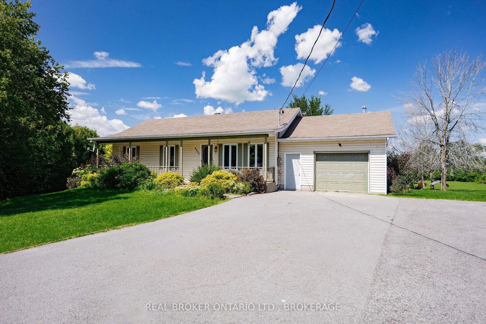 Property Photo: 4057 Lefebvre Street ON K0C 1L0