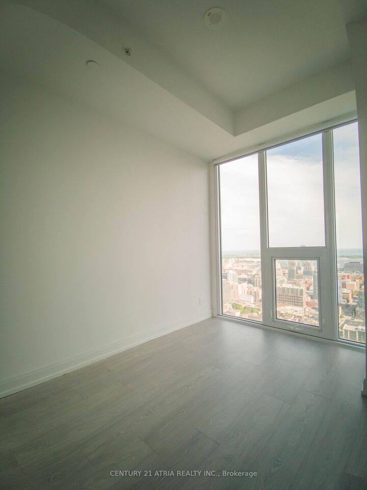 Property Photo:  181 Dundas Street E 4707  ON M5A 0N5 